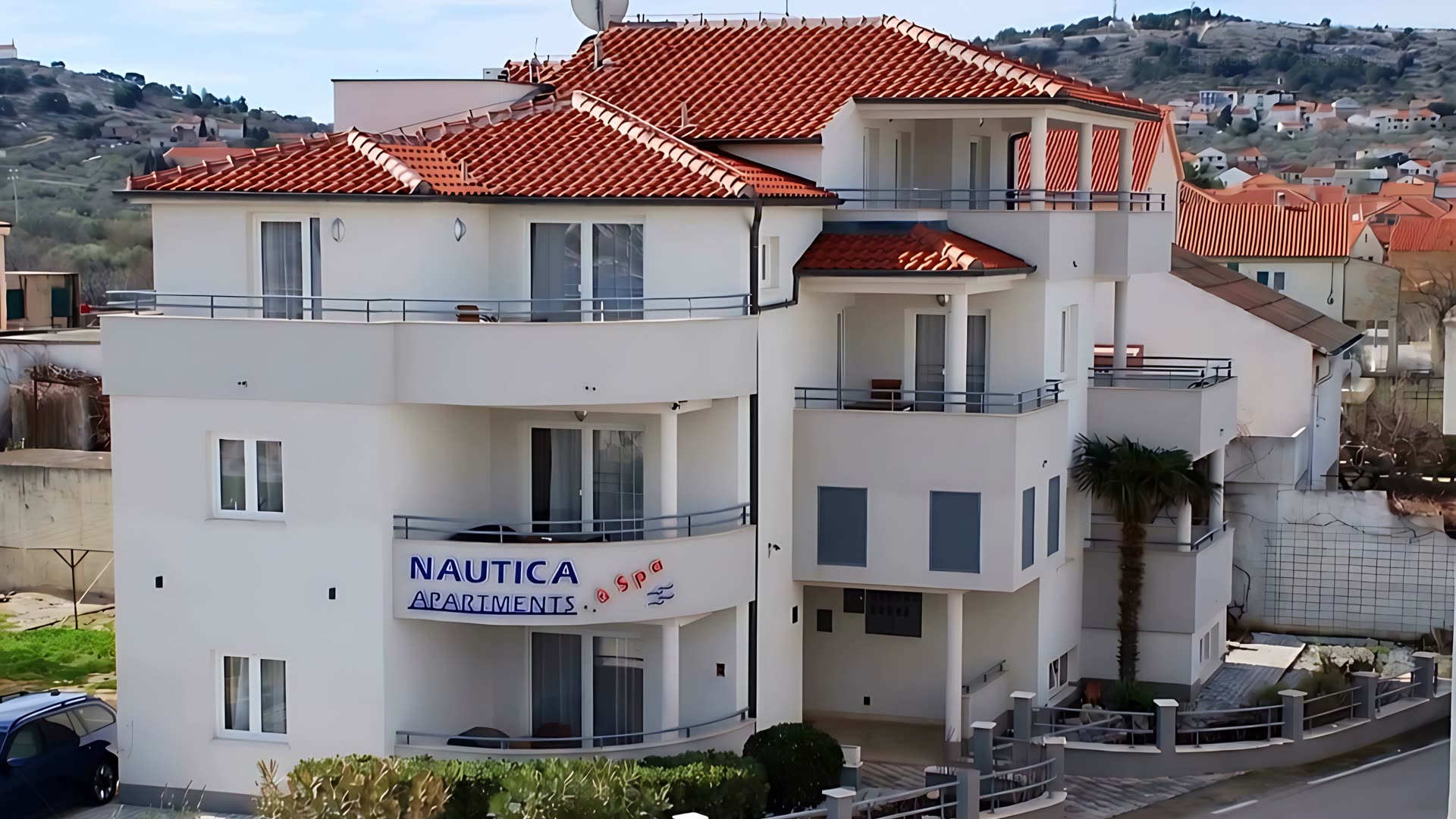Az apartmanház-bemutató videó nyitóképe